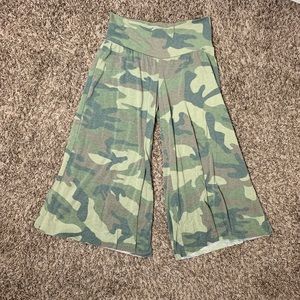 Camouflage Capris